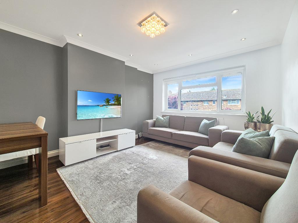 Cherrydown Avenue, London, UK, E4 8DP