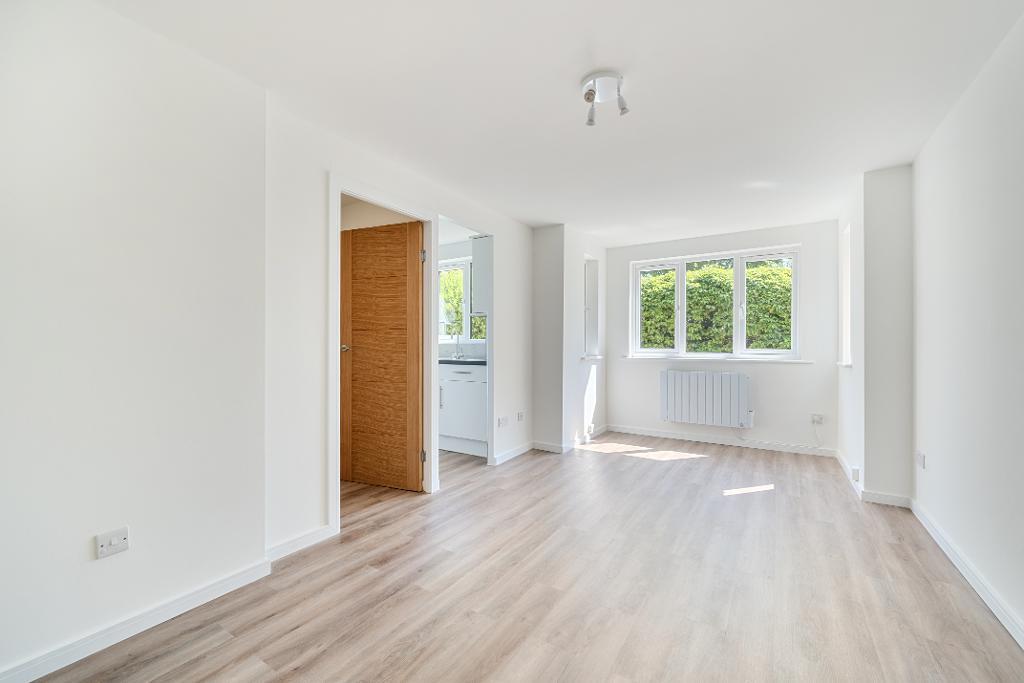 Woodfield close, Enfield, London, EN1 2AZ