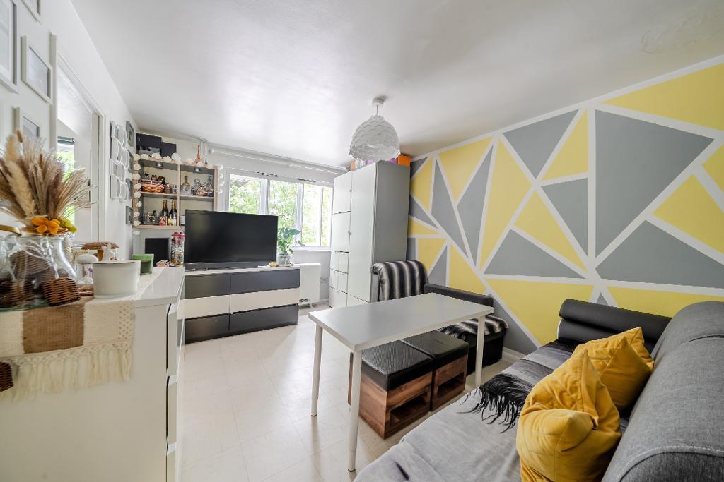 Cherry Blossom Close, Palmers Green, London, UK, N13 6BQ